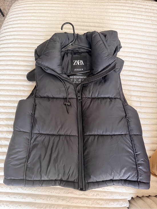 Zara Jackets & Blazers - ZARA Black Puffer Vest with Hooded Collar